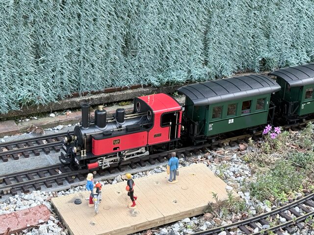 LGB 20790 Corpet-Louvet Type 030T Steam LocomotiveGB 39075 DR Passenger Car Set 